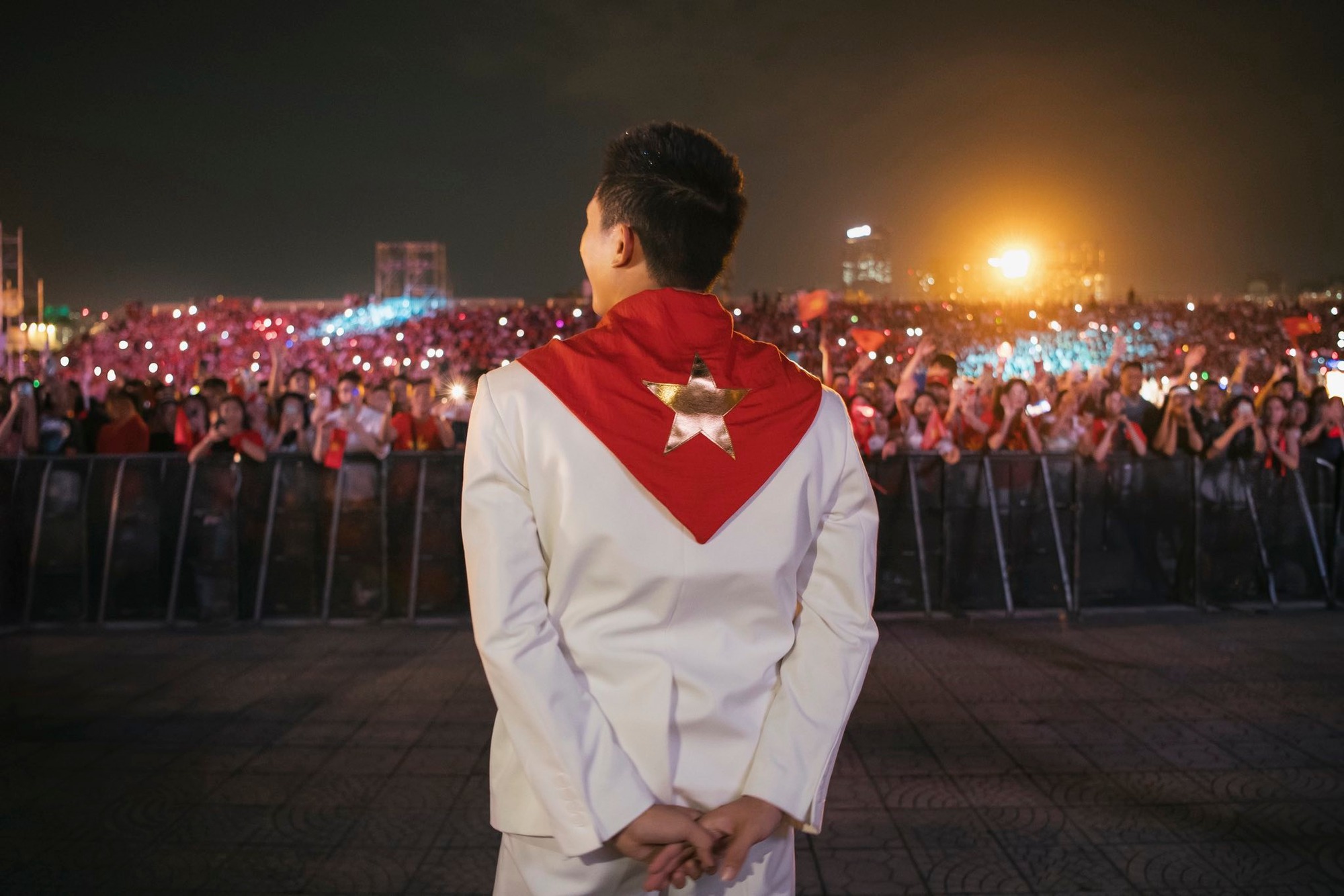 Nam ca sĩ đắt show nhất Đại lễ 2/9: Có 10 concert quốc gia xuất hiện đến 9, đẹp trai giọng ngọt còn biết sáng tác nhạc về Bác Hồ- Ảnh 2. Nam ca sĩ đắt show nhất Đại lễ 2/9: Có 10 concert quốc gia xuất hiện đến 9, đẹp trai giọng ngọt còn biết sáng tác nhạc về Bác Hồ- Ảnh 2.