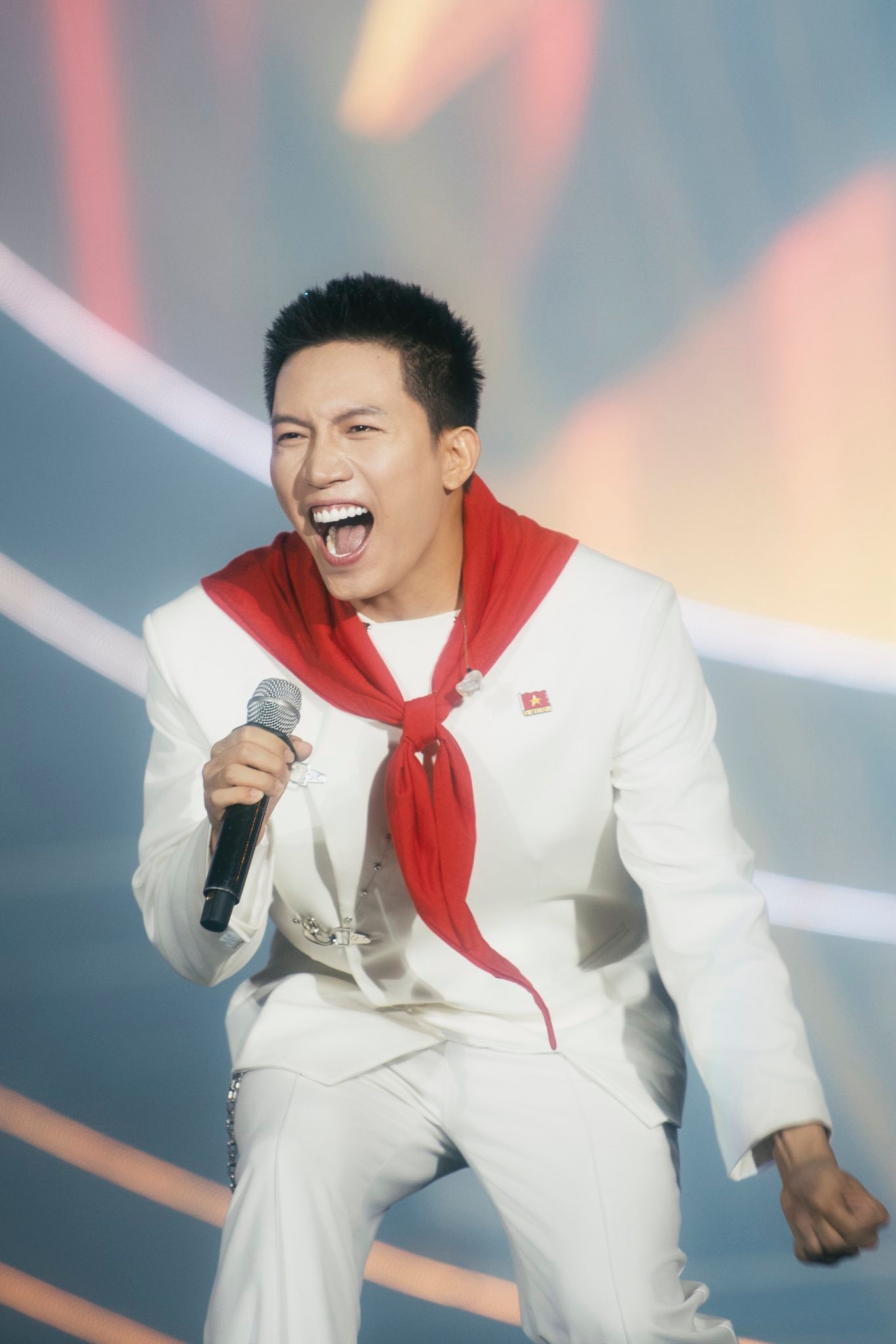 Nam ca sĩ đắt show nhất Đại lễ 2/9: Có 10 concert quốc gia xuất hiện đến 9, đẹp trai giọng ngọt còn biết sáng tác nhạc về Bác Hồ- Ảnh 1. Nam ca sĩ đắt show nhất Đại lễ 2/9: Có 10 concert quốc gia xuất hiện đến 9, đẹp trai giọng ngọt còn biết sáng tác nhạc về Bác Hồ- Ảnh 1.