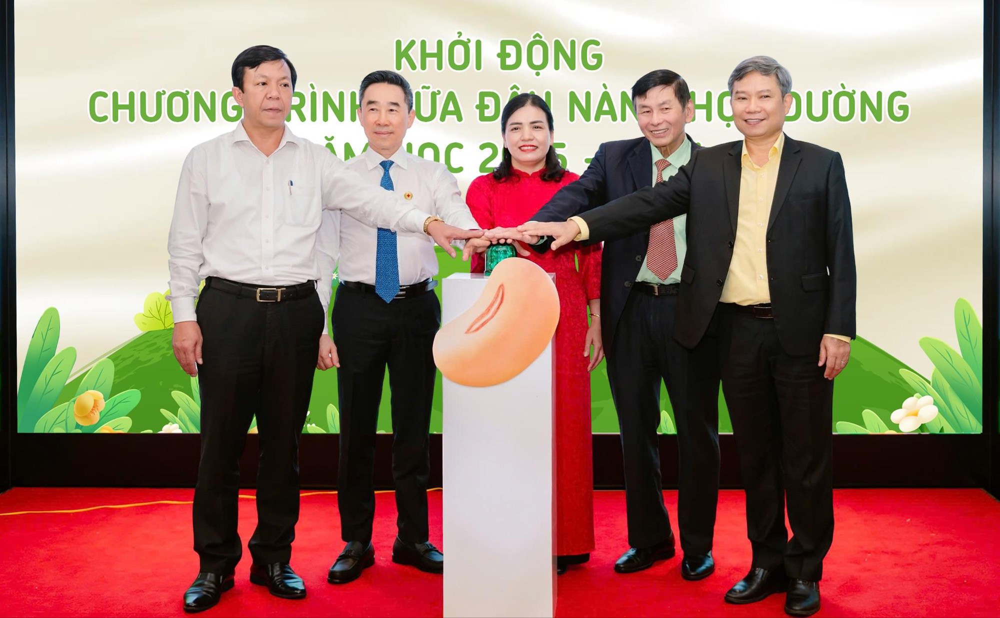 “Sữa đậu nành học đường” - Hành trình 10 năm bền bỉ trao dinh dưỡng lành, gieo mầm tương lai xanh - Ảnh 2.