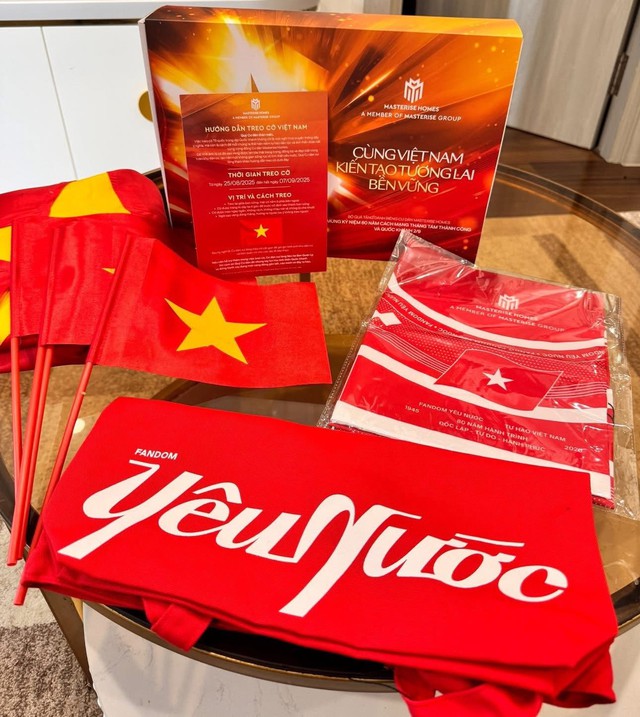 Cư dân Masterise Homes nhận quà “yêu nước”, tự hào chung tay “phủ đỏ” Việt Nam - Ảnh 4. Cư dân Masterise Homes nhận quà “yêu nước”, tự hào chung tay “phủ đỏ” Việt Nam - Ảnh 4.