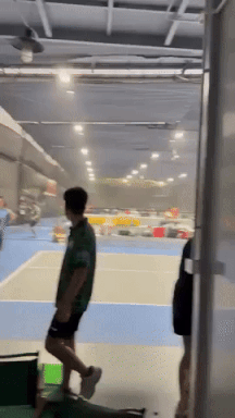 Hà Nội mưa ngập khắp nơi, bạn gái vẫn xách vợt đi đánh pickleball, nói một câu khiến tôi chết lặng- Ảnh 3.