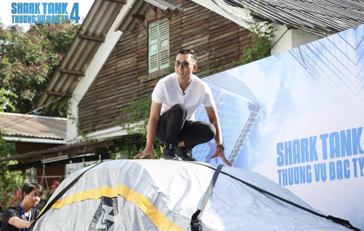 Startup Việt từng khiến 4 “cá mập” tranh giành: Bán bạt chống ngập biến ô tô thành xuồng, nâng được cả xe bán tải 1.800 kg - Ảnh 2.