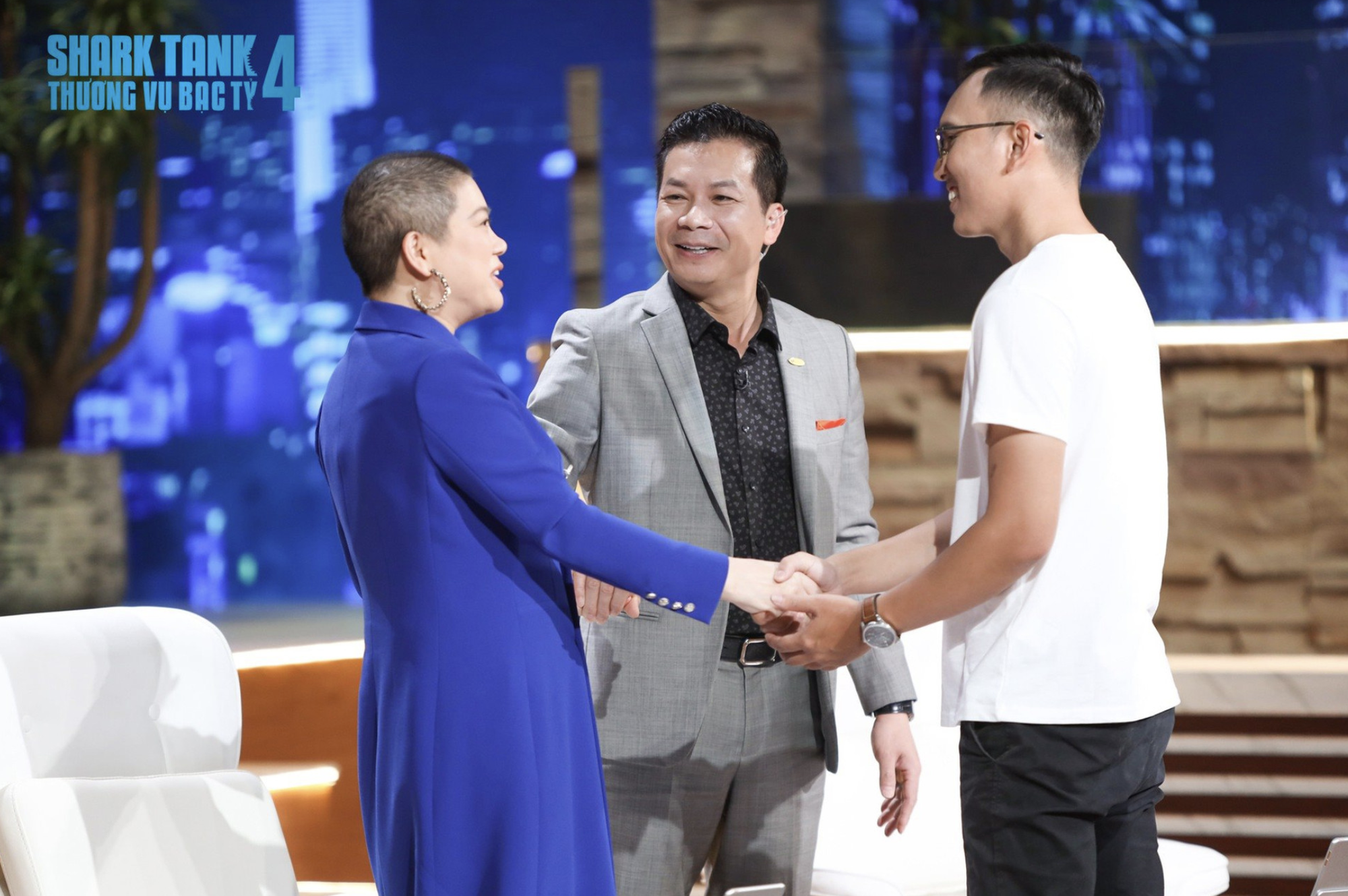 Startup Việt từng khiến 4 “cá mập” tranh giành: Bán bạt chống ngập biến ô tô thành xuồng, nâng được cả xe bán tải 1.800 kg - Ảnh 3.