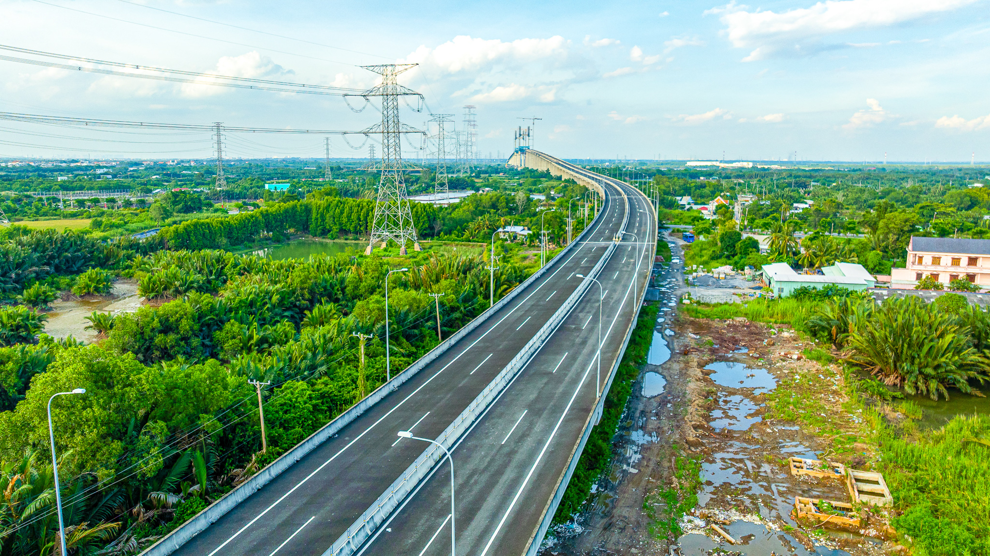 Ngắm cầu dây văng cao nhất Việt Nam sắp thông xe, siêu dự án 9 tỷ USD của tỷ phú Phạm Nhật Vượng được hưởng lợi- Ảnh 10. Ngắm cầu dây văng cao nhất Việt Nam sắp thông xe, siêu dự án 9 tỷ USD của tỷ phú Phạm Nhật Vượng được hưởng lợi- Ảnh 10.