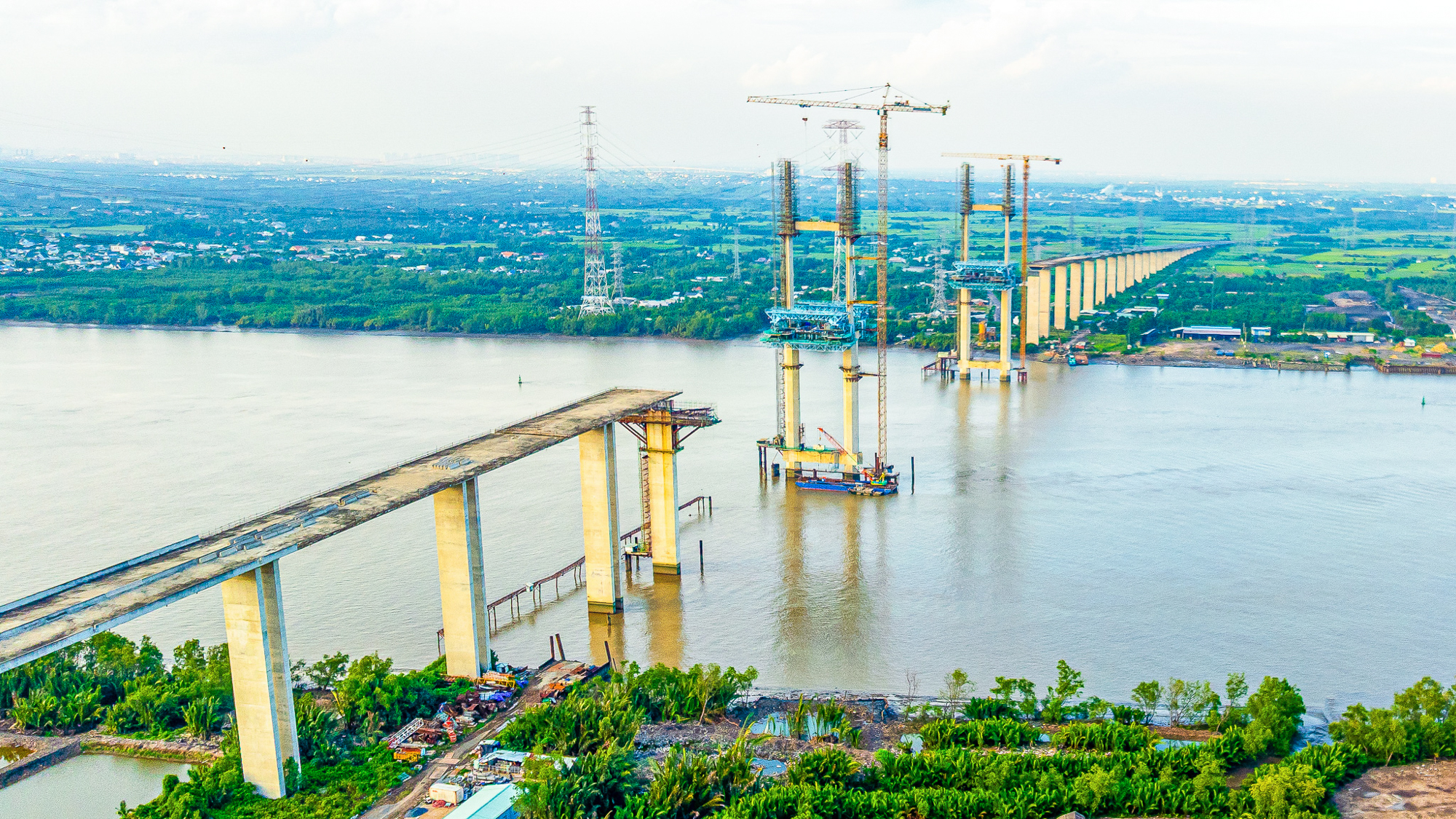 Ngắm cầu dây văng cao nhất Việt Nam sắp thông xe, siêu dự án 9 tỷ USD của tỷ phú Phạm Nhật Vượng được hưởng lợi- Ảnh 11. Ngắm cầu dây văng cao nhất Việt Nam sắp thông xe, siêu dự án 9 tỷ USD của tỷ phú Phạm Nhật Vượng được hưởng lợi- Ảnh 11.