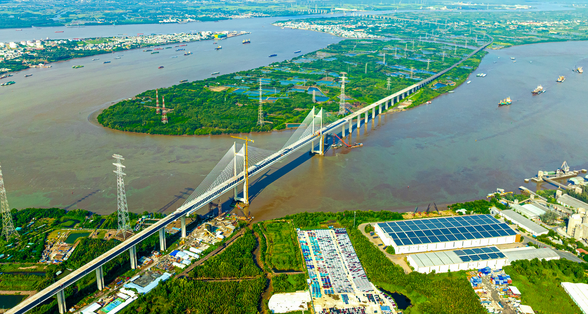 Ngắm cầu dây văng cao nhất Việt Nam sắp thông xe, siêu dự án 9 tỷ USD của tỷ phú Phạm Nhật Vượng được hưởng lợi- Ảnh 1. Ngắm cầu dây văng cao nhất Việt Nam sắp thông xe, siêu dự án 9 tỷ USD của tỷ phú Phạm Nhật Vượng được hưởng lợi- Ảnh 1.