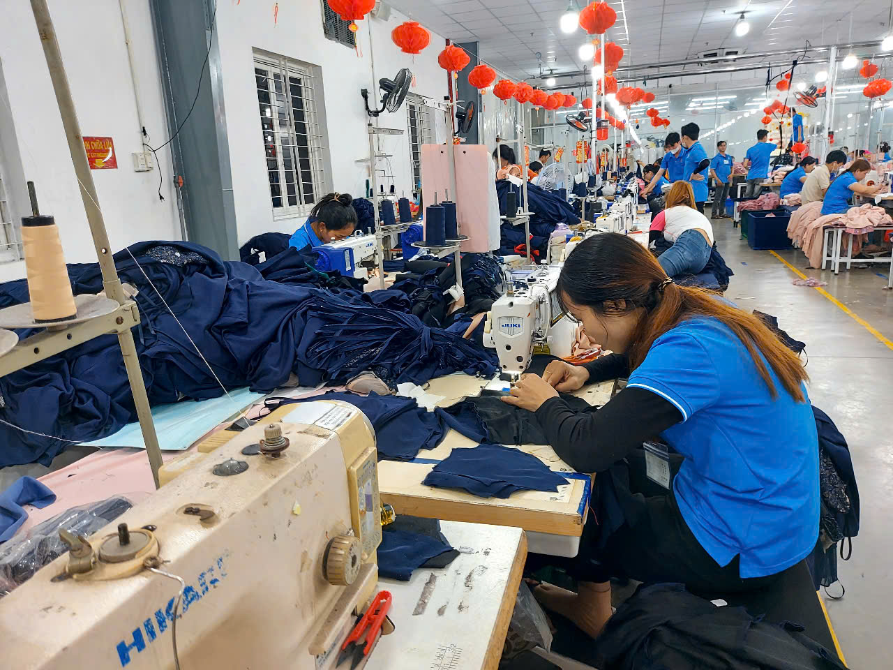 Mức đóng bảo hiểm thất nghiệp sắp giảm còn 0,9% tiền lương tháng?- Ảnh 1. Mức đóng bảo hiểm thất nghiệp sắp giảm còn 0,9% tiền lương tháng?- Ảnh 1.