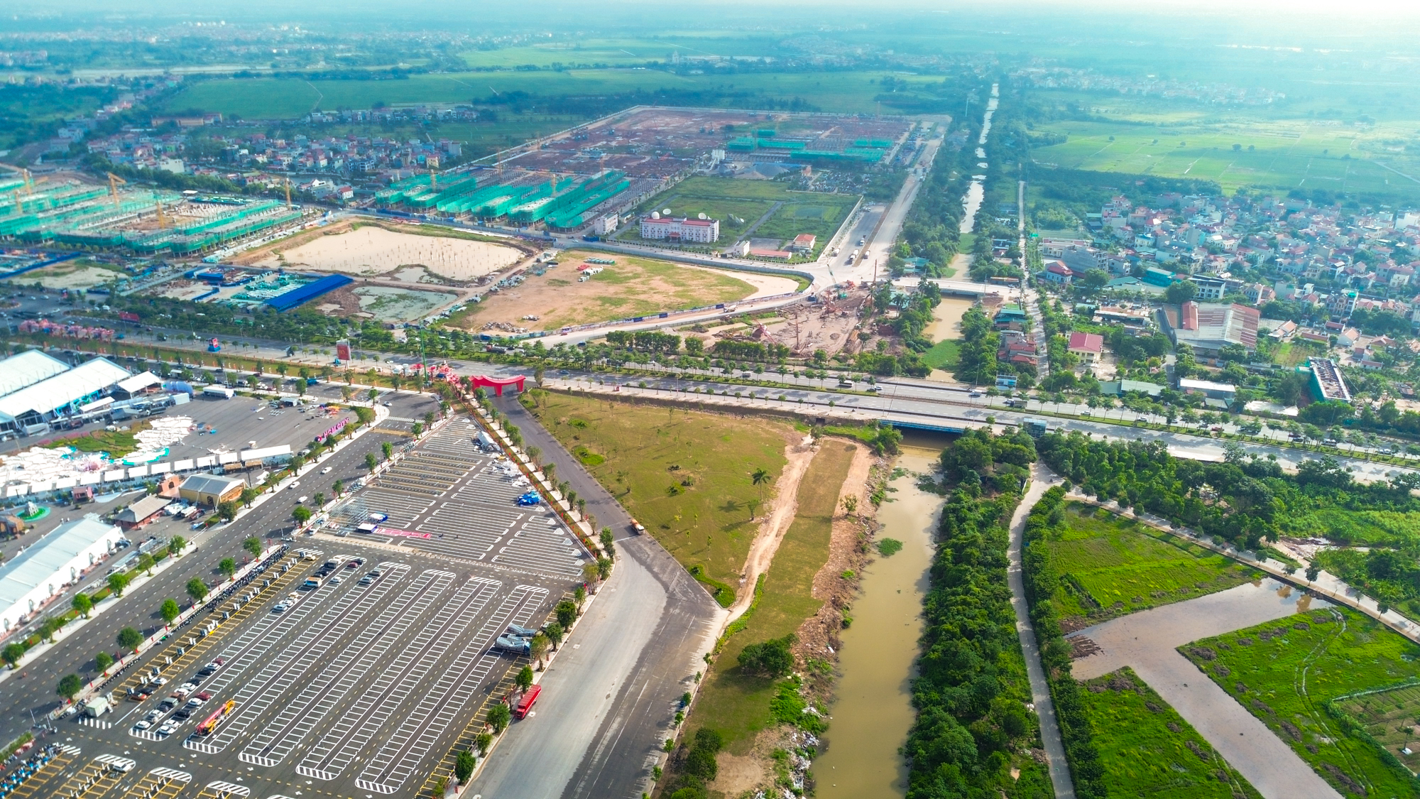 Toàn cảnh khu vực sắp làm đường nối cầu Tứ Liên với đường 71.000 tỷ, đại đô thị của Vinhomes sẽ nối thẳng với sân bay lớn nhất miền Bắc- Ảnh 4. Toàn cảnh khu vực sắp làm đường nối cầu Tứ Liên với đường 71.000 tỷ, đại đô thị của Vinhomes sẽ nối thẳng với sân bay lớn nhất miền Bắc- Ảnh 4.