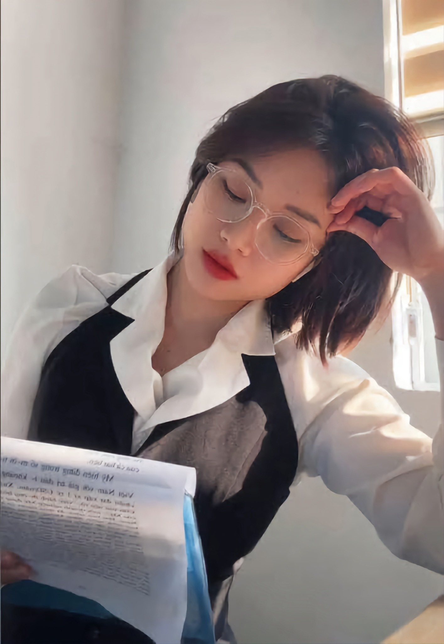 Danh tính cô gái trẻ tung võ nghệ "hạ gục" thanh niên xăm trổ hung hãn trong hầm để xe - Ảnh 11.