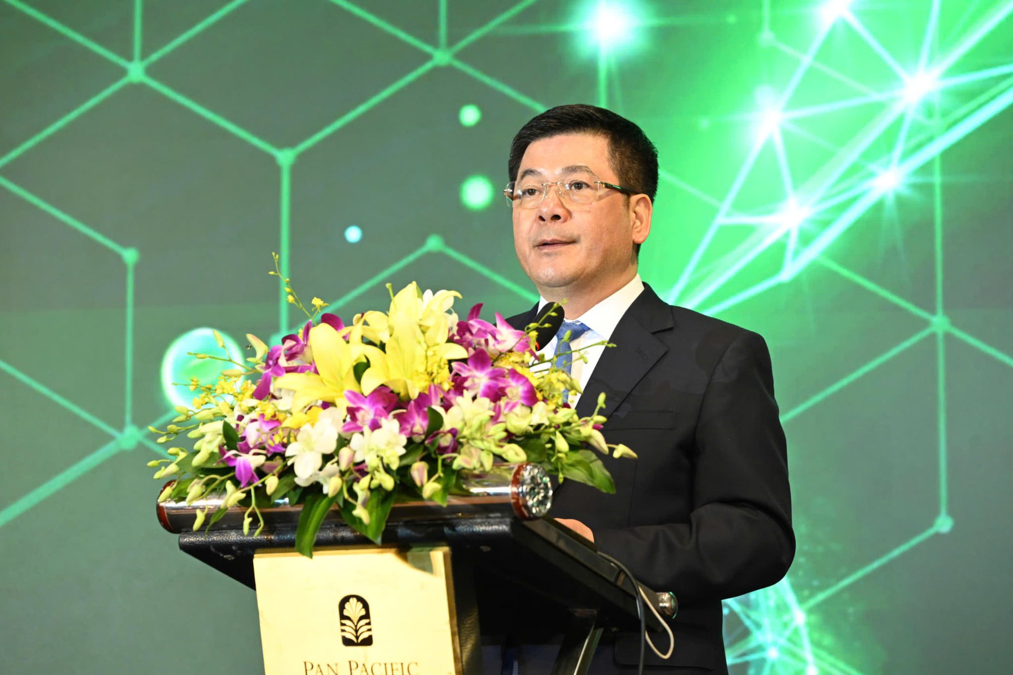 Bộ trưởng Bộ Công Thương nói gì về sử dụng xăng E10 thay thế hoàn toàn RON 95 từ 1-1-2026? - Ảnh 1.