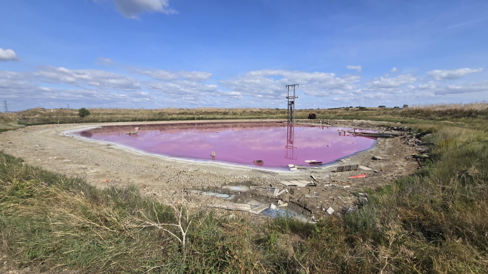 Sự thật sốc về hồ nước màu hồng neon tuyệt đẹp- Ảnh 1.