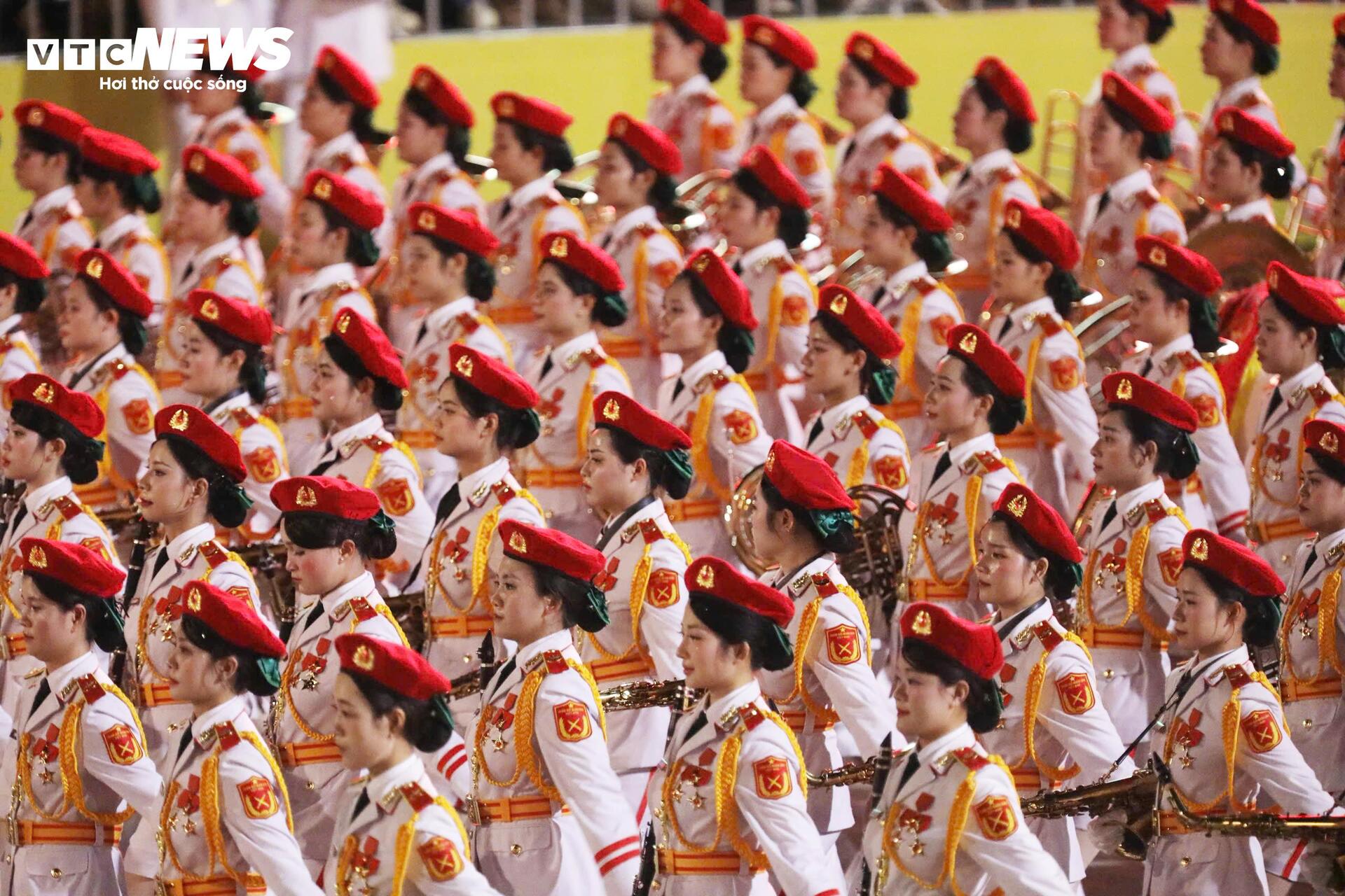 Những khoảnh khắc 'tuyệt đối điện ảnh' trong buổi sơ duyệt diễu binh A80- Ảnh 3.