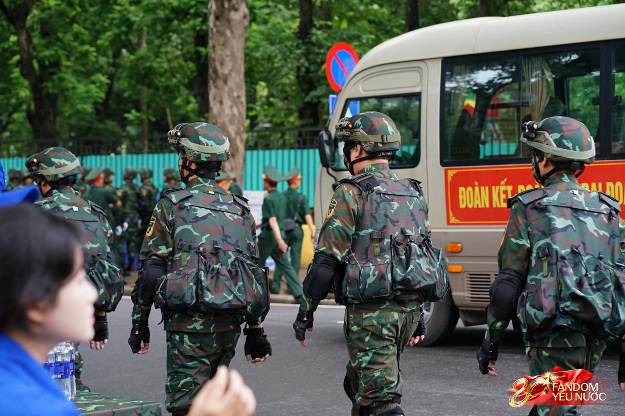 Cận cảnh lực lượng trinh sát đặc nhiệm luôn che kín mặt, âm thầm bảo vệ an ninh cho buổi sơ duyệt diễu binh diễu hành- Ảnh 2.