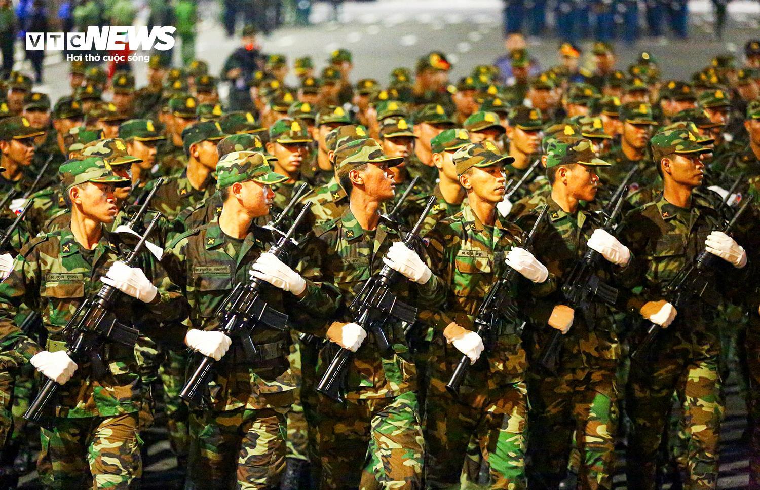 Những khoảnh khắc 'tuyệt đối điện ảnh' trong buổi sơ duyệt diễu binh A80- Ảnh 13.