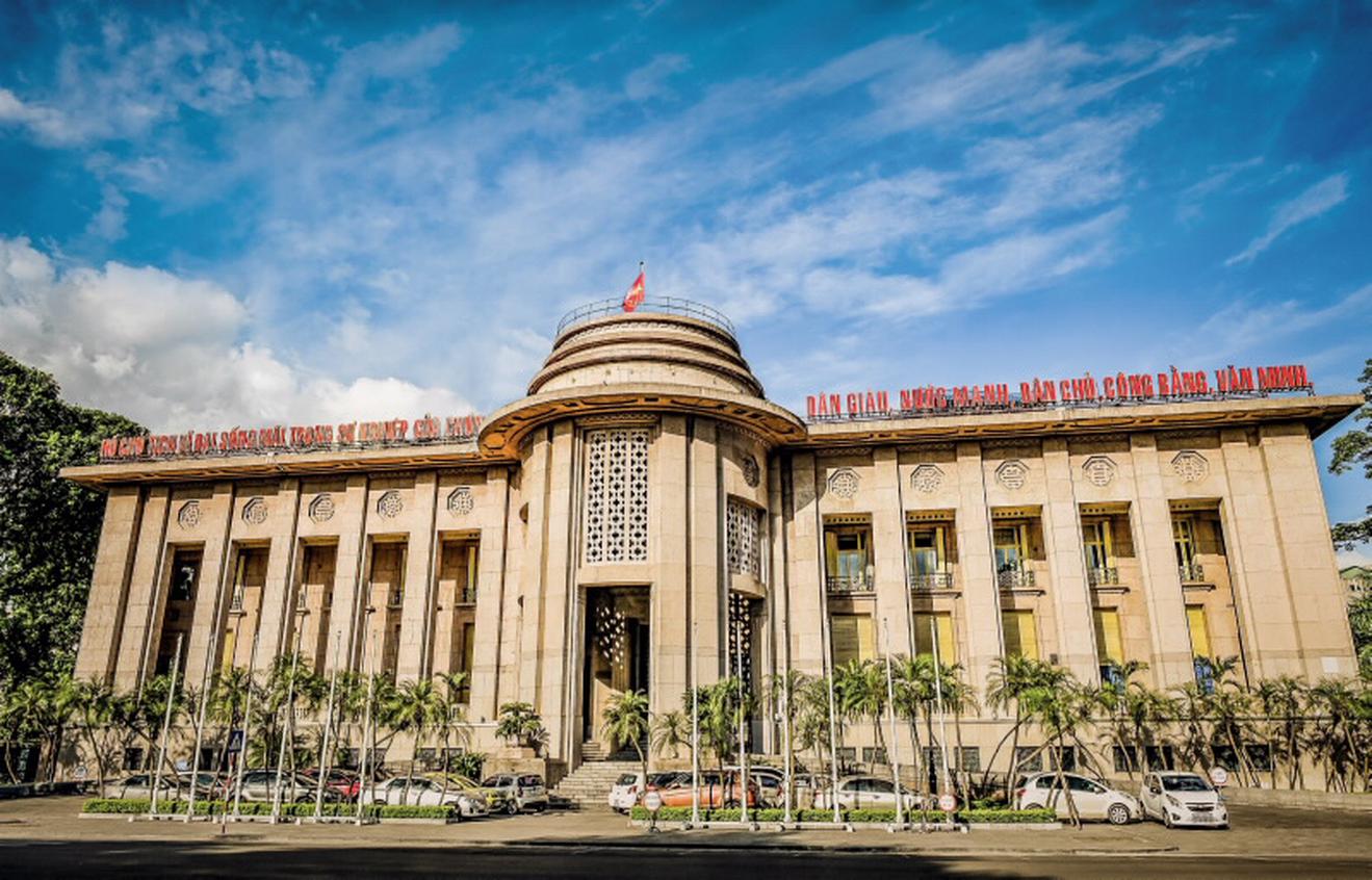 Ngân hàng Nhà nước có động thái mới, tỷ giá USD ngân hàng tăng chạm trần - Ảnh 1.