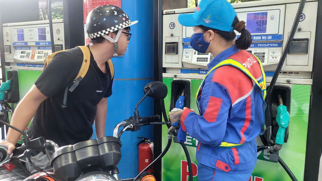 Bộ trưởng Bộ Công Thương nói gì về sử dụng xăng E10 thay thế hoàn toàn RON 95 từ 1-1-2026?- Ảnh 2.