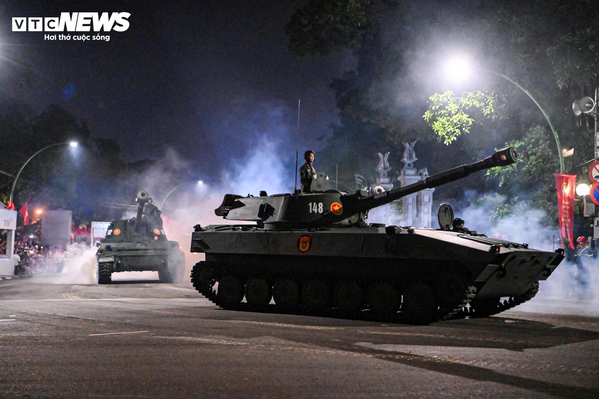 Những khoảnh khắc 'tuyệt đối điện ảnh' trong buổi sơ duyệt diễu binh A80- Ảnh 19.