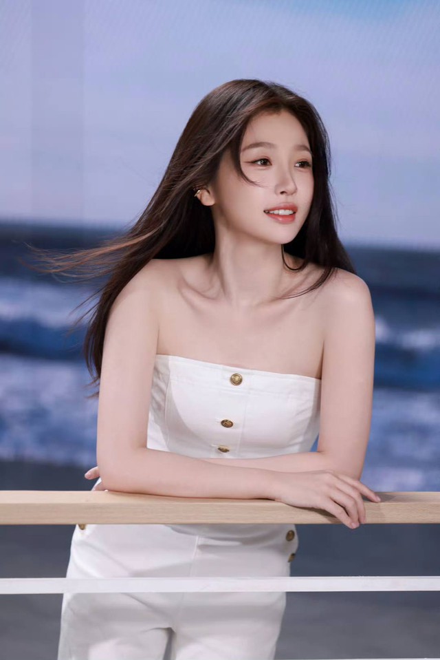 Bắt đầu phong sát và điều tra "thánh lố" Ngu Thư Hân- Ảnh 4. Bắt đầu phong sát và điều tra "thánh lố" Ngu Thư Hân- Ảnh 4.