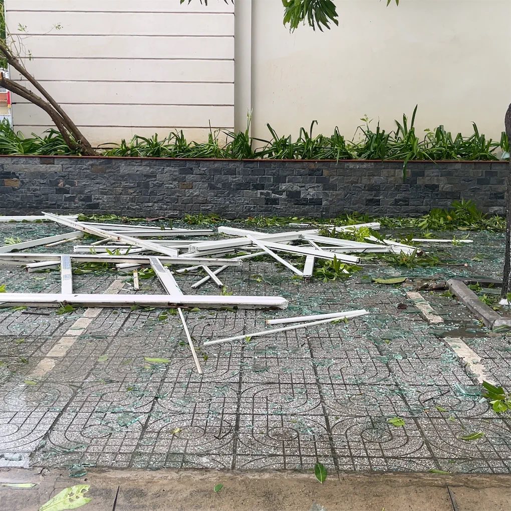 Khung cảnh khó tin tại các trường học ở miền Trung sau bão số 5: Sắp năm học mới rồi, mong mọi thứ sớm ổn định!- Ảnh 2. Khung cảnh khó tin tại các trường học ở miền Trung sau bão số 5: Sắp năm học mới rồi, mong mọi thứ sớm ổn định!- Ảnh 2.
