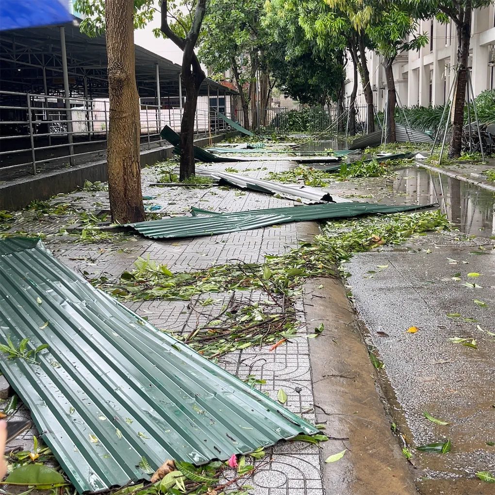 Khung cảnh khó tin tại các trường học ở miền Trung sau bão số 5: Sắp năm học mới rồi, mong mọi thứ sớm ổn định!- Ảnh 6. Khung cảnh khó tin tại các trường học ở miền Trung sau bão số 5: Sắp năm học mới rồi, mong mọi thứ sớm ổn định!- Ảnh 6.
