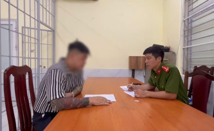 Danh tính nam thanh niên xăm trổ thách thức công an tại chốt bảo vệ sơ duyệt A80- Ảnh 1.