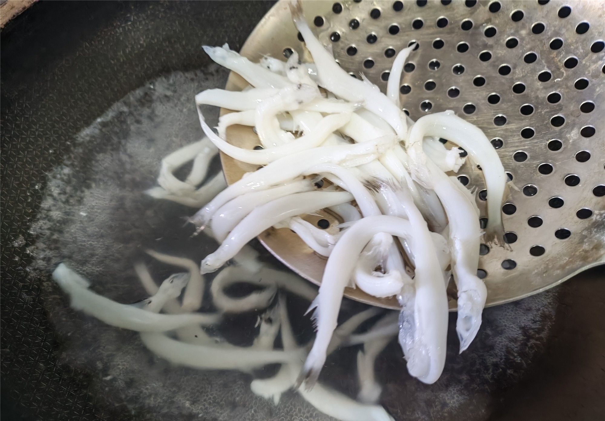 Món cá "nhân sâm nước" cực bổ: Không xương, giàu canxi, trẻ em và người già đều mê - Ảnh 4.