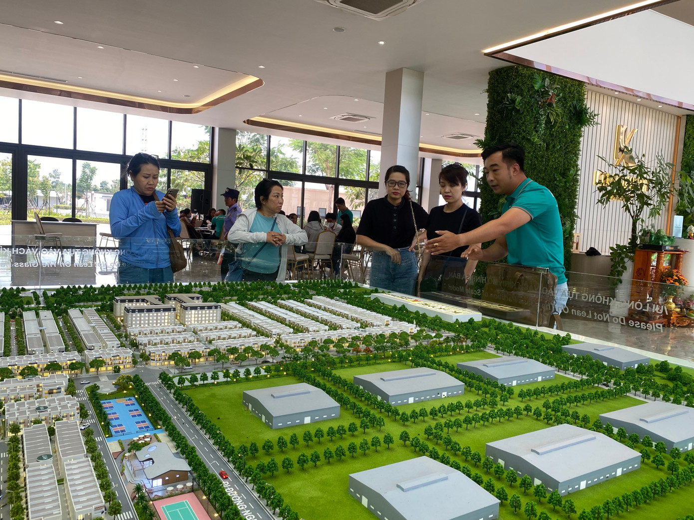 Làm gì để chặn môi giới bất động sản 'lùa gà' khách hàng?