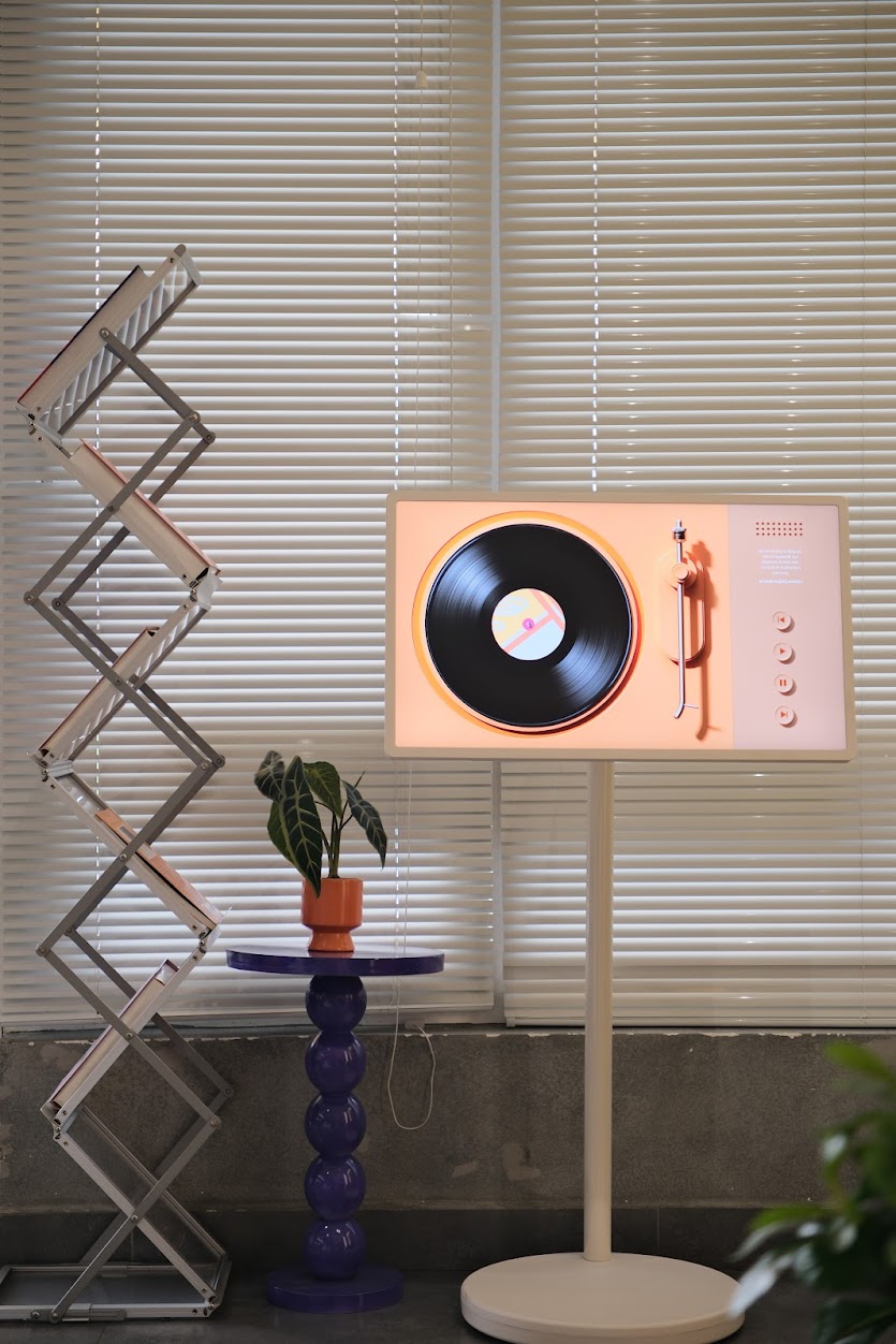 LG StanbyME 2 không chỉ hữu ích mà còn làm đẹp cho không gian sống: Vừa là rạp phim thu nhỏ, vừa là tranh decor, cùng siêu nhiều tiện ích bất ngờ- Ảnh 1. LG StanbyME 2 không chỉ hữu ích mà còn làm đẹp cho không gian sống: Vừa là rạp phim thu nhỏ, vừa là tranh decor, cùng siêu nhiều tiện ích bất ngờ- Ảnh 1.