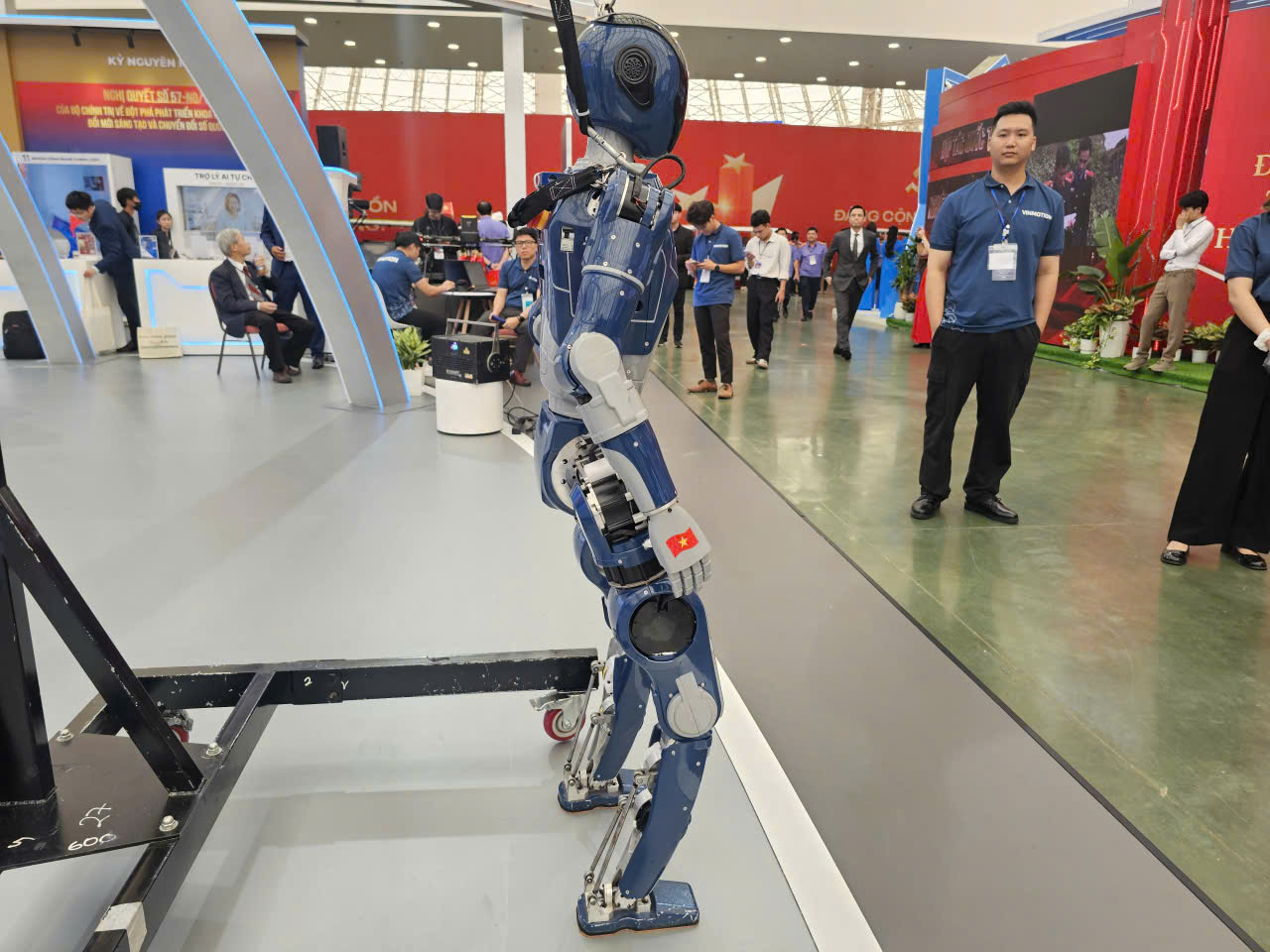 Khám phá hàng loạt robot hình người của Vingroup tại Triển lãm thành tựu đất nước - Ảnh 7.