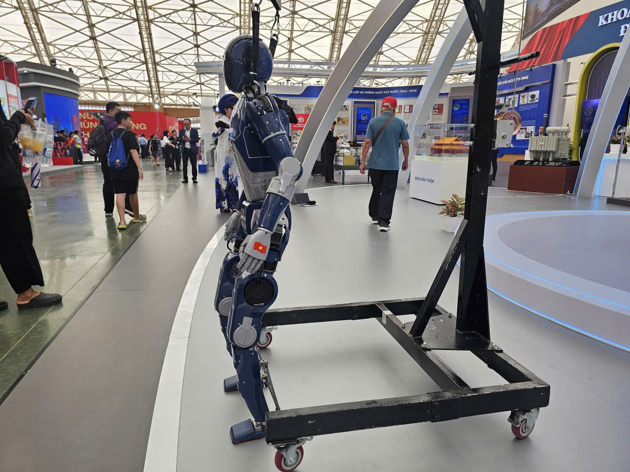 Khám phá hàng loạt robot hình người của Vingroup tại Triển lãm thành tựu đất nước - Ảnh 9.