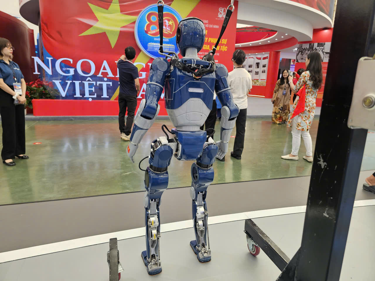 Khám phá hàng loạt robot hình người của Vingroup tại Triển lãm thành tựu đất nước - Ảnh 8.