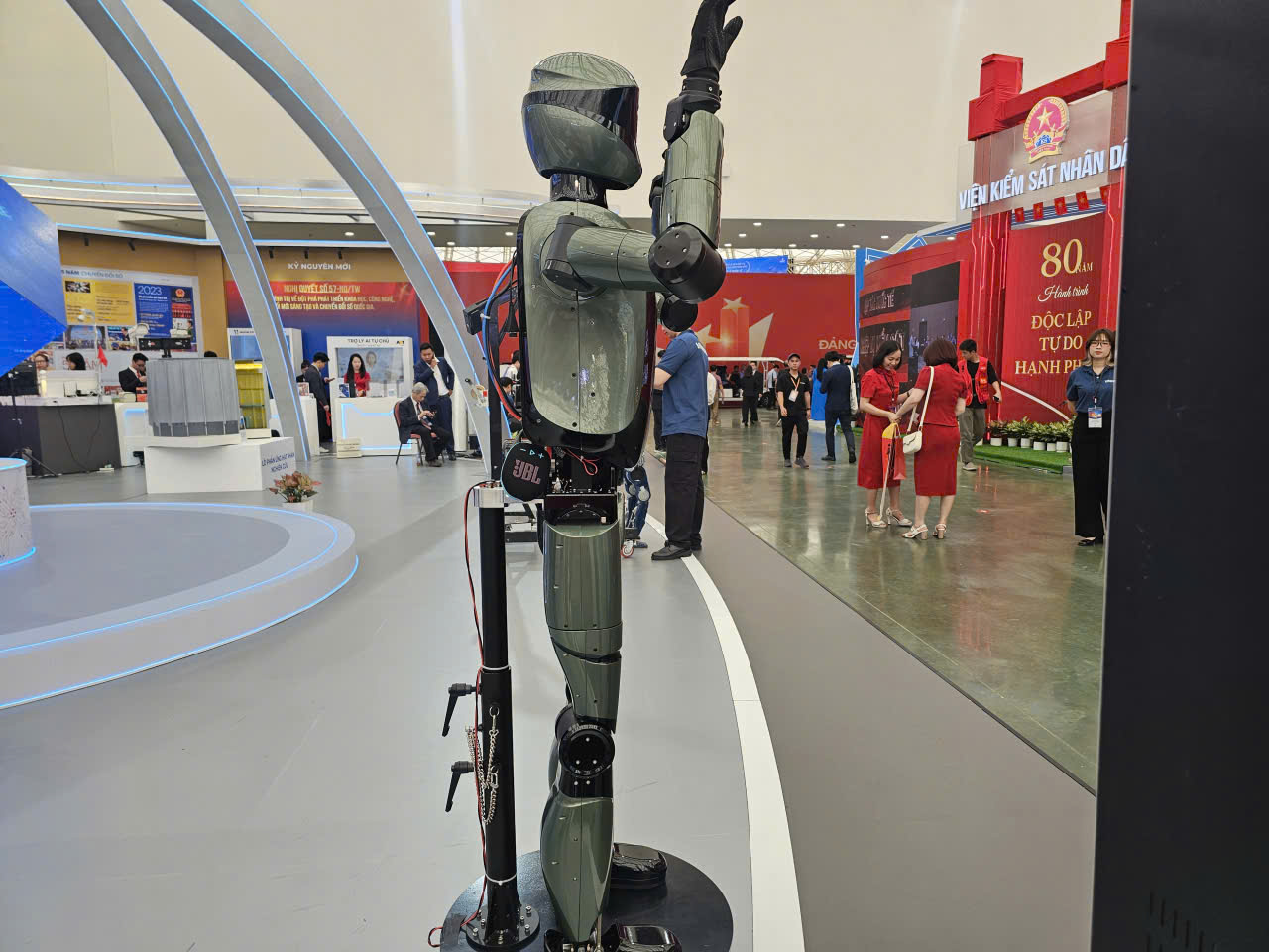 Khám phá hàng loạt robot hình người của Vingroup tại Triển lãm thành tựu đất nước - Ảnh 11.