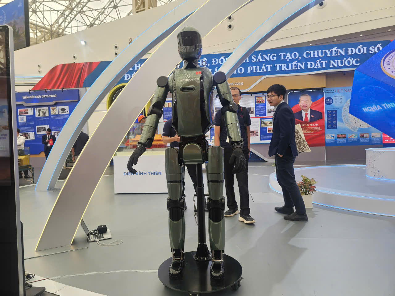 Khám phá hàng loạt robot hình người của Vingroup tại Triển lãm thành tựu đất nước - Ảnh 13.