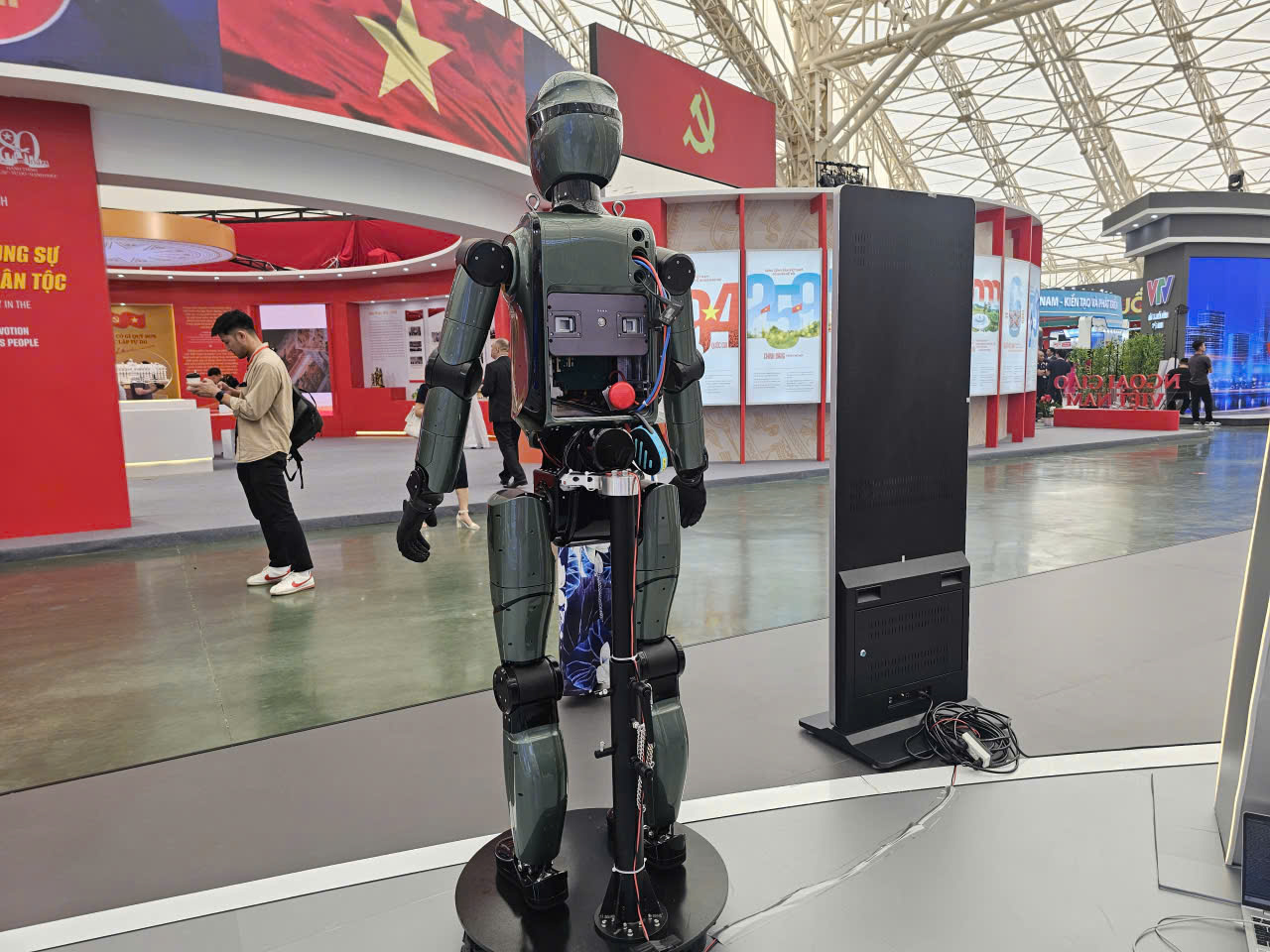 Khám phá hàng loạt robot hình người của Vingroup tại Triển lãm thành tựu đất nước - Ảnh 12.
