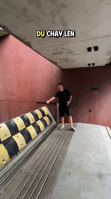 Viral nhất TikTok: Ngôi nhà "bất khả xâm phạm" giữa biển nước Hà Nội nhờ cửa chống ngập 200 triệu, chủ nhà là ông trùm chuỗi Nhậu Tự Do cực hot!- Ảnh 5.