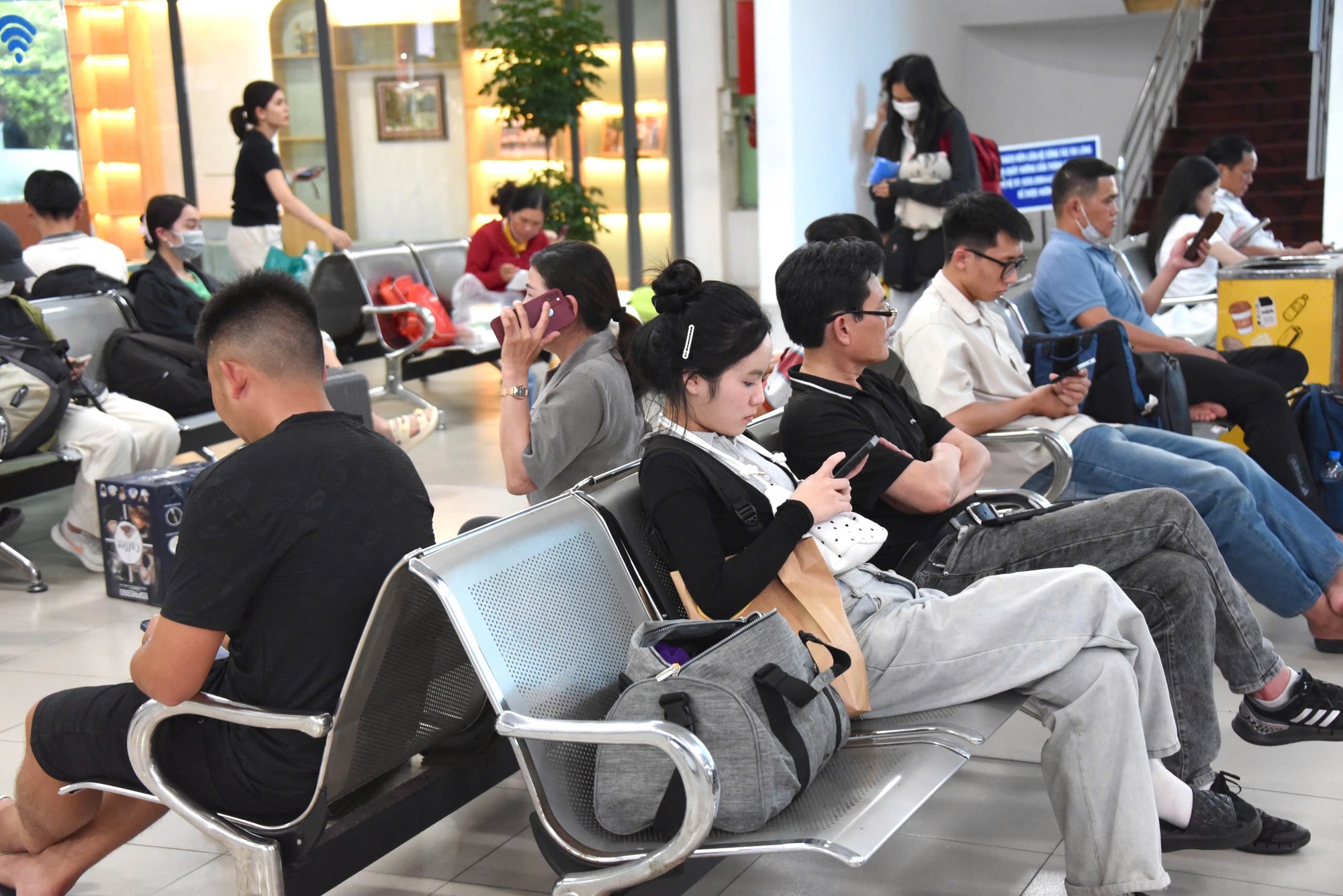 Cận cảnh người dân TP HCM về quê nghỉ lễ ở nhiều tuyến đường chiều tối 29-8- Ảnh 9.