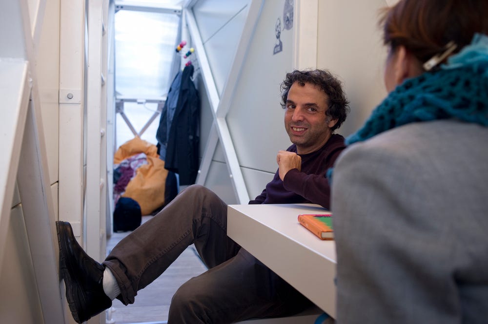 Căn nhà mỏng nhất hành tinh, bên ngoài như 1 trò đùa nhưng bên trong gây sốc- Ảnh 6. Căn nhà mỏng nhất hành tinh, bên ngoài như 1 trò đùa nhưng bên trong gây sốc- Ảnh 6.