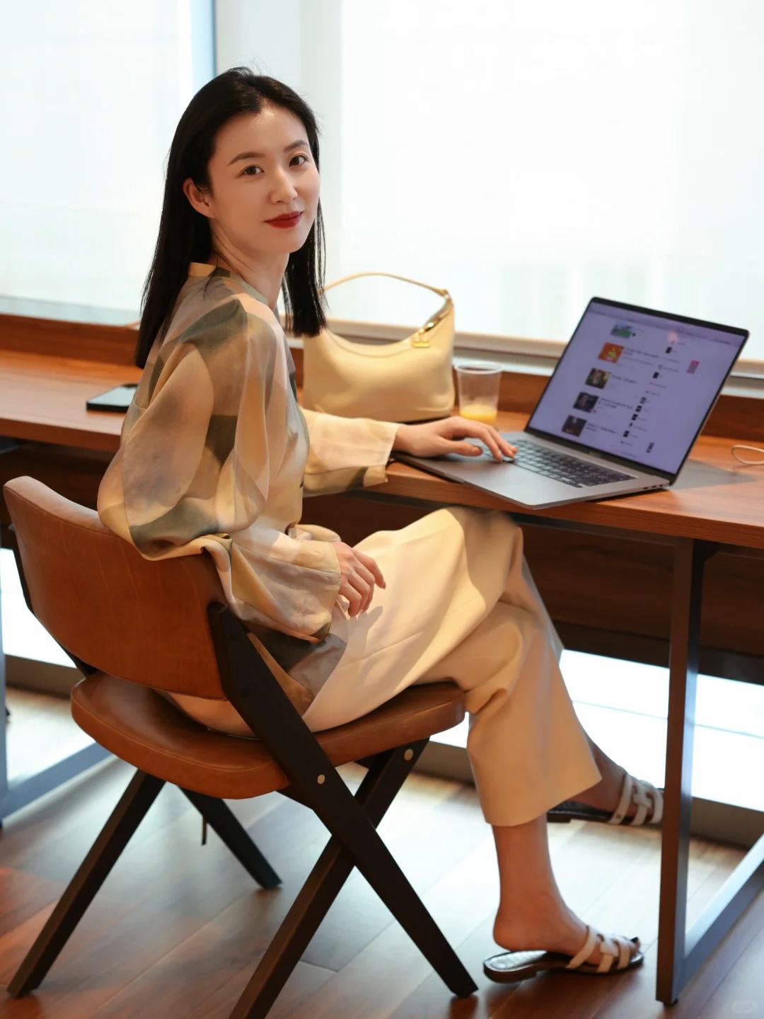 Làn sóng sa thải ập đến: Phụ nữ trung niên cần làm gì để không bị đào thải?- Ảnh 2.