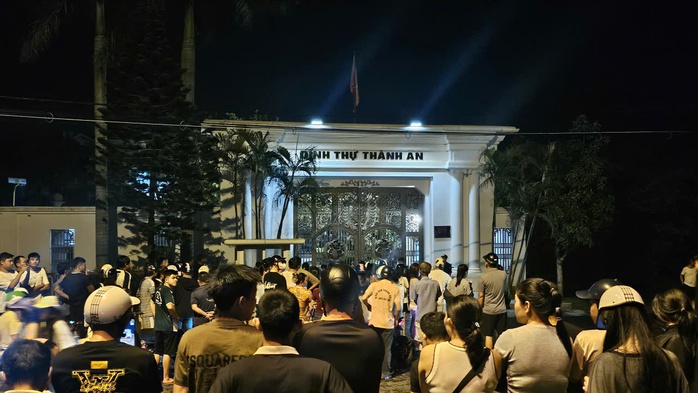 Ảnh khám xét dinh thự và nơi làm việc của "bầu Đoan" - Ảnh 3. Ảnh khám xét dinh thự và nơi làm việc của "bầu Đoan" - Ảnh 3.