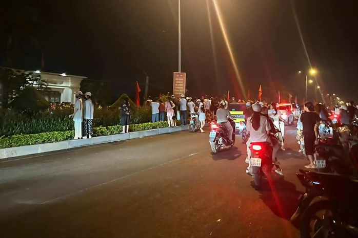 Ảnh khám xét dinh thự và nơi làm việc của "bầu Đoan" - Ảnh 5. Ảnh khám xét dinh thự và nơi làm việc của "bầu Đoan" - Ảnh 5.