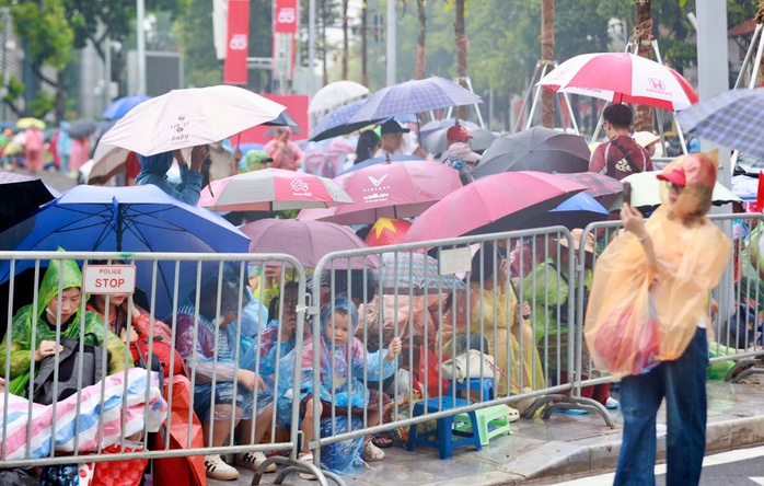 Thời tiết Hà Nội hôm nay: Mưa rào và dông trong Lễ diễu binh A80 - Ảnh 1. Thời tiết Hà Nội hôm nay: Mưa rào và dông trong Lễ diễu binh A80 - Ảnh 1.