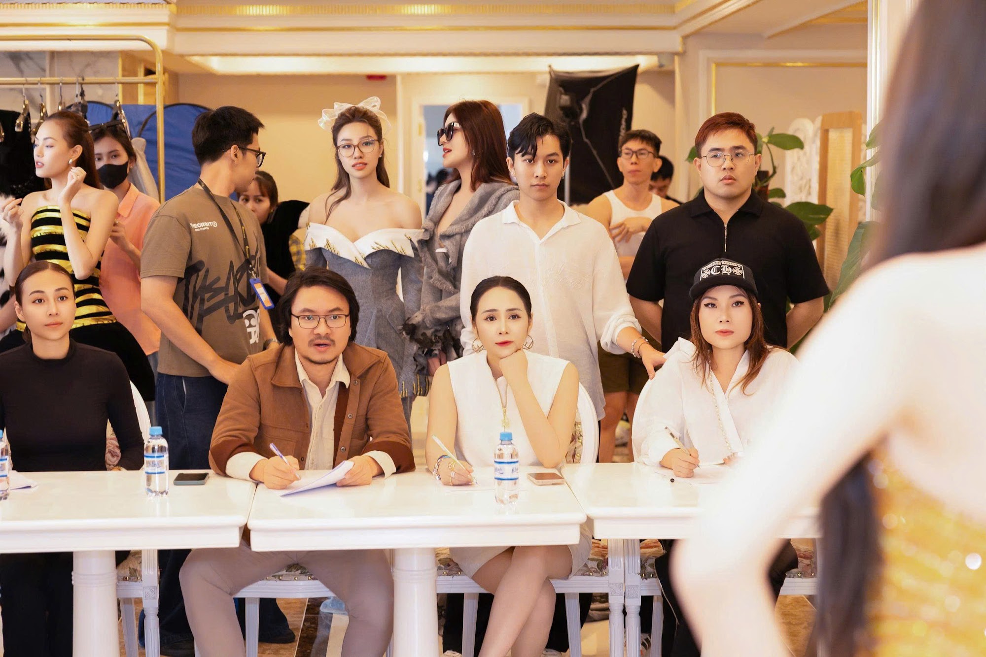 Không khí tất bật hậu trường trước giờ G của Vietnam Beauty Fashion Fest lần thứ 12- Ảnh 5.