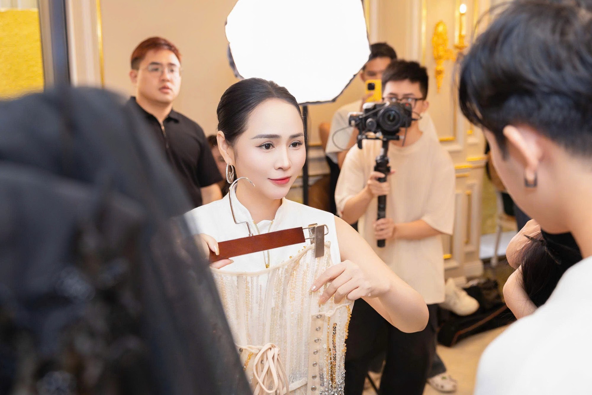 Không khí tất bật hậu trường trước giờ G của Vietnam Beauty Fashion Fest lần thứ 12- Ảnh 3.