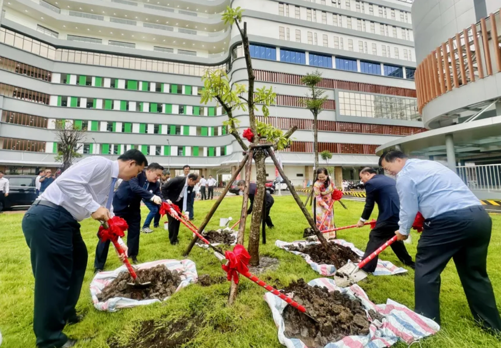 “Campus y tế” đầu tiên tại Việt Nam chính thức đi vào hoạt động: Đề cao chăm sóc - trị liệu từ môi trường tự nhiên- Ảnh 2.