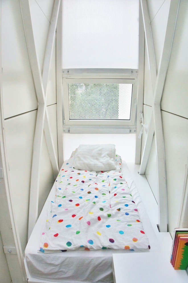 Căn nhà mỏng nhất hành tinh, bên ngoài như 1 trò đùa nhưng bên trong gây sốc- Ảnh 11. Căn nhà mỏng nhất hành tinh, bên ngoài như 1 trò đùa nhưng bên trong gây sốc- Ảnh 11.