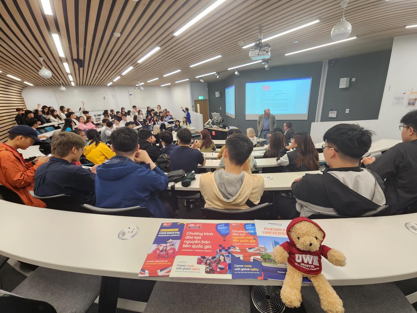 Cơ hội học tập, khám phá văn hóa toàn cầu với 2 tuần trải nghiệm nước Anh - Ảnh 1.