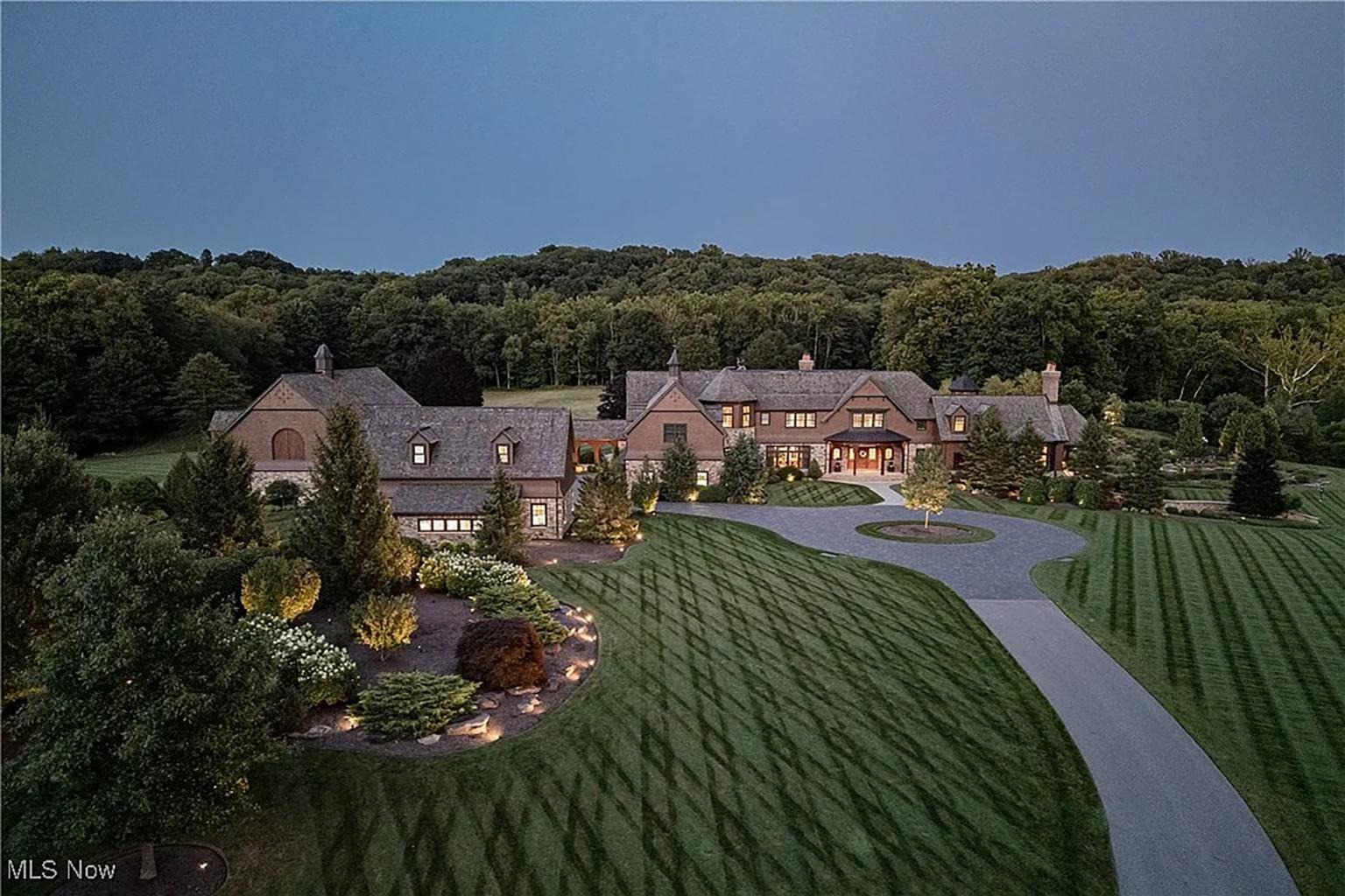 "Nhà tân hôn" 457 tỷ của Taylor Swift - Travis Kelce: Sang chảnh đến lóa mắt, "cô tiếng Anh và thầy thể dục" ở đây là đúng bài!- Ảnh 2.