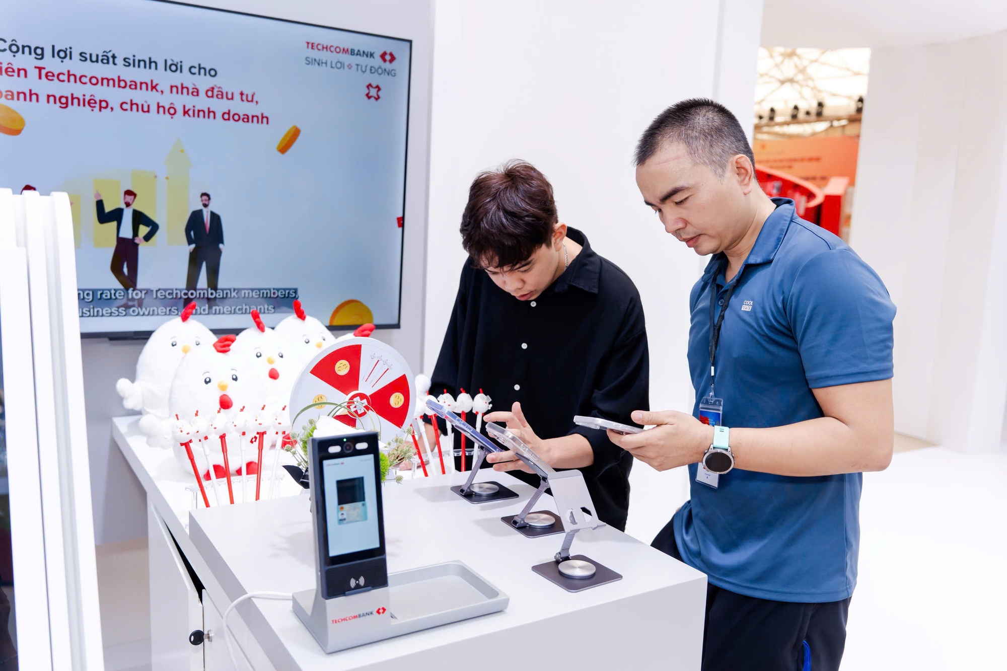 Techcombank ghi dấu ấn tại “Triển lãm thành tựu đất nước” - Ảnh 2.