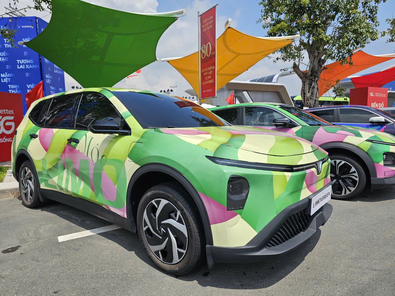 Cận cảnh dàn xe điện VinFast màu "độc lạ" lần đầu xuất hiện tại triển lãm lớn nhất lịch sử- Ảnh 1. Cận cảnh dàn xe điện VinFast màu "độc lạ" lần đầu xuất hiện tại triển lãm lớn nhất lịch sử- Ảnh 1.