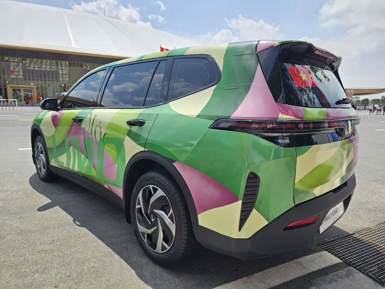 Cận cảnh dàn xe điện VinFast màu "độc lạ" lần đầu xuất hiện tại triển lãm lớn nhất lịch sử- Ảnh 2. Cận cảnh dàn xe điện VinFast màu "độc lạ" lần đầu xuất hiện tại triển lãm lớn nhất lịch sử- Ảnh 2.